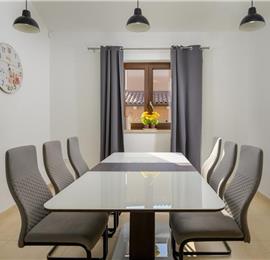 4 bedroom villa bedroom with pool, Svetvinčenat, Istria, sleeps 8